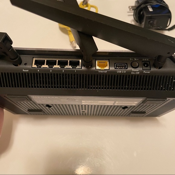 Netgear Nighthawk AC1900 Smart Wifi Router R7000 Model - Picture 3 of 5